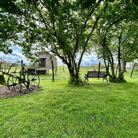 Mobilhome Sous Chalet En Bois A La Ferme Josnes المظهر الخارجي الصورة
