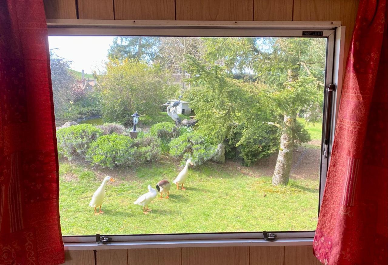 Mobilhome Sous Chalet En Bois A La Ferme Josnes المظهر الخارجي الصورة