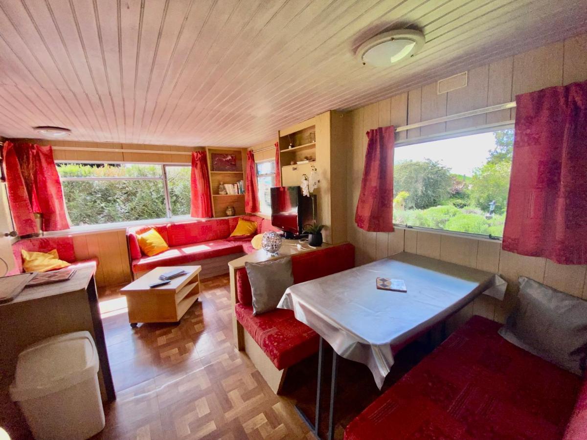 Mobilhome Sous Chalet En Bois A La Ferme Josnes المظهر الخارجي الصورة