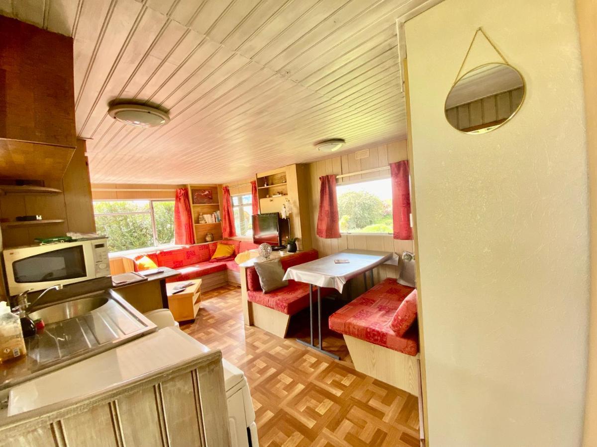 Mobilhome Sous Chalet En Bois A La Ferme Josnes المظهر الخارجي الصورة