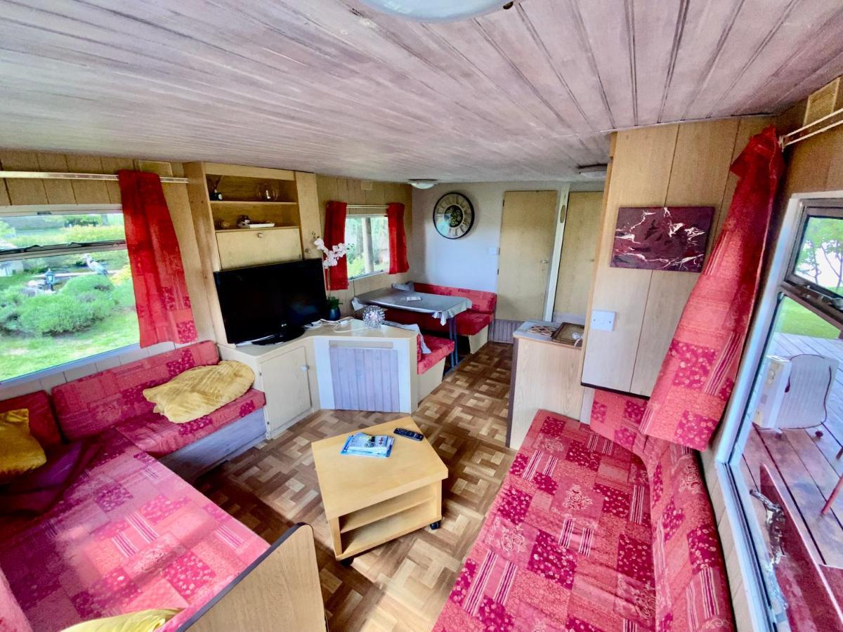 Mobilhome Sous Chalet En Bois A La Ferme Josnes المظهر الخارجي الصورة