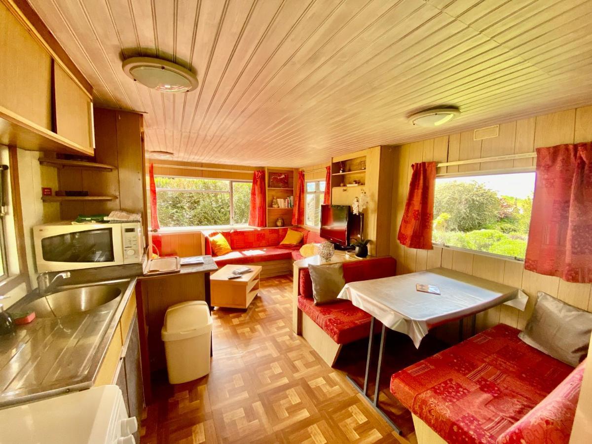 Mobilhome Sous Chalet En Bois A La Ferme Josnes المظهر الخارجي الصورة