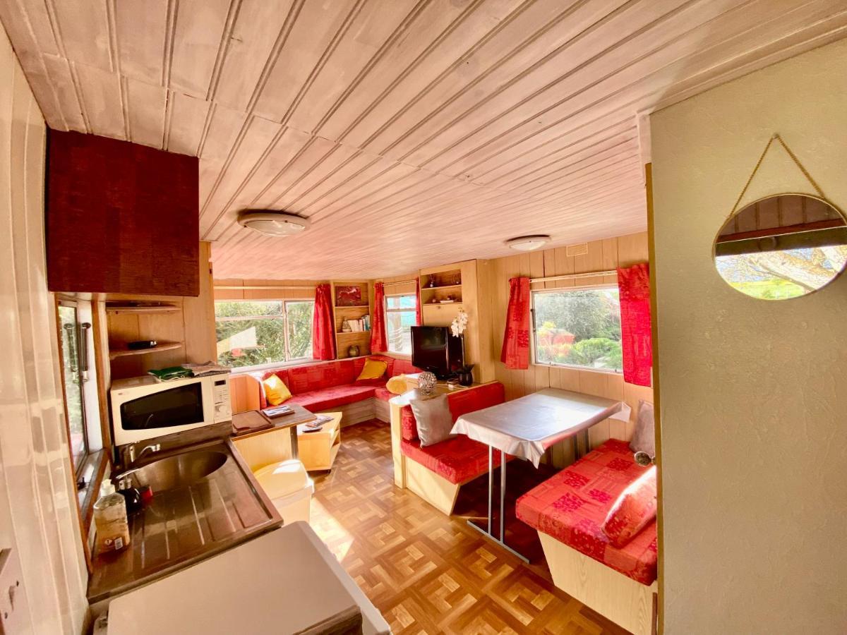 Mobilhome Sous Chalet En Bois A La Ferme Josnes المظهر الخارجي الصورة