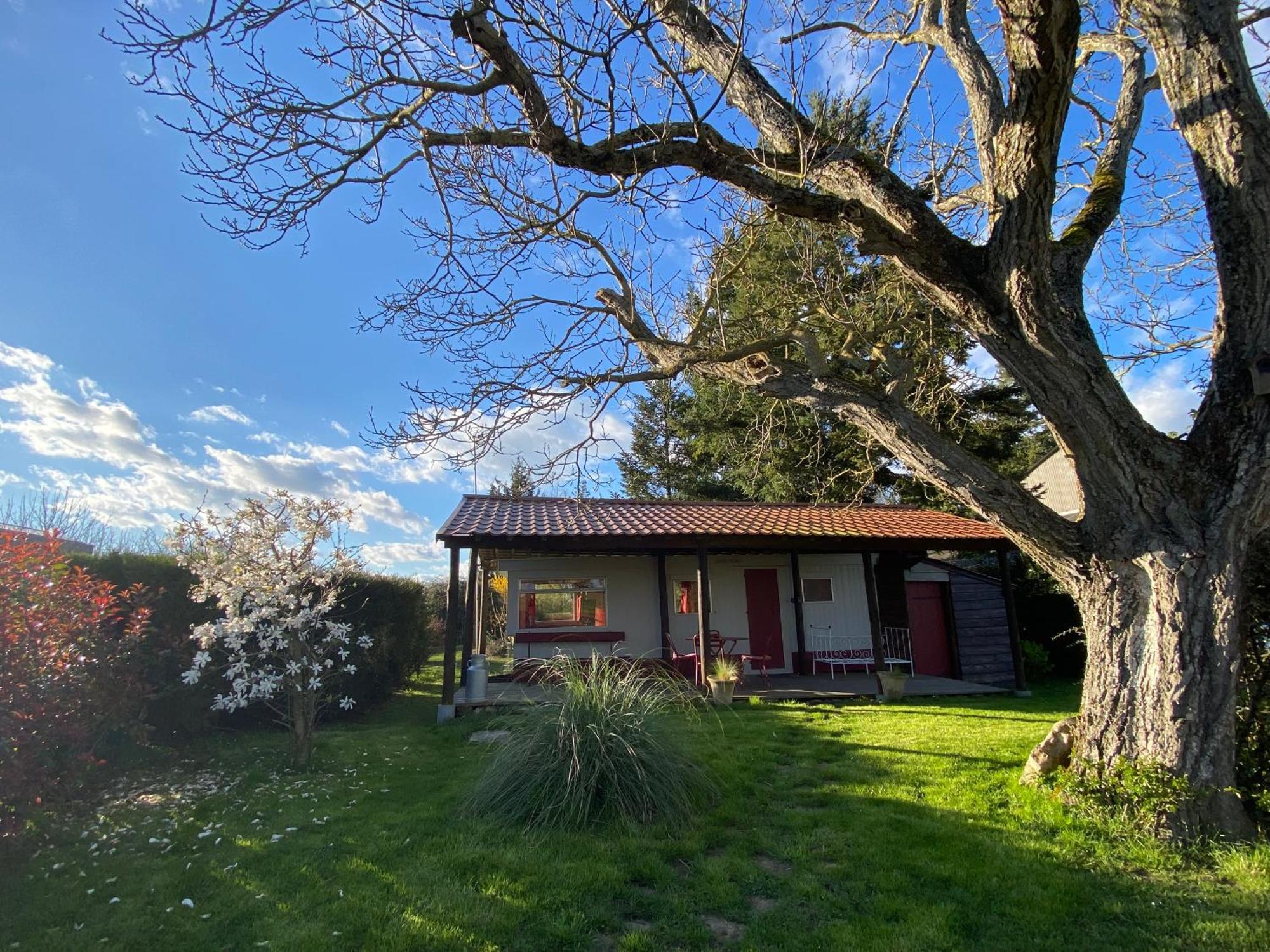Mobilhome Sous Chalet En Bois A La Ferme Josnes المظهر الخارجي الصورة
